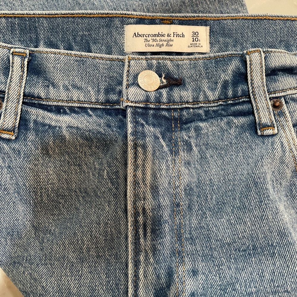 Abercrombie distressed Jean